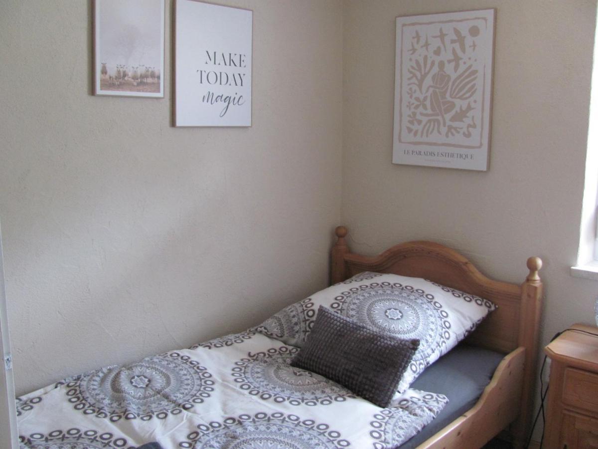 #2 Ruhiges Gemuetliches Ferienzimmer Mit 2 Einzelbetten Gemeinschaftsbad W-Lan Airport Nah Late Night Check In Haus Nr 9,5 Trunkelsberg Exterior foto